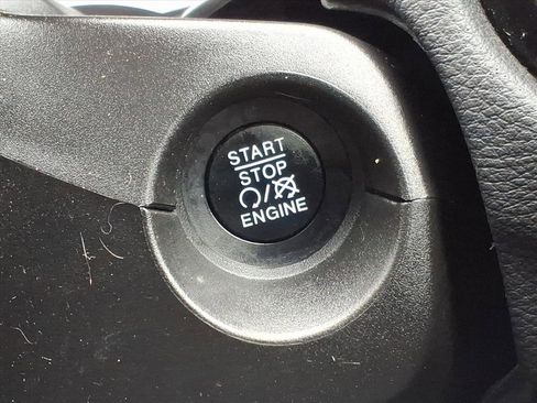 Used 2019 Jeep Compass Limited image 19