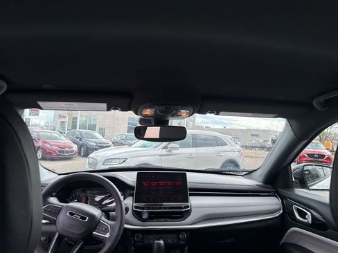 Used 2023 Jeep Compass Limited image 19