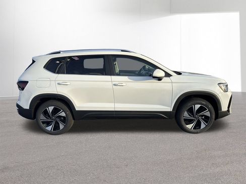 New 2026 Volkswagen Taos SE AWD/4WD image 9