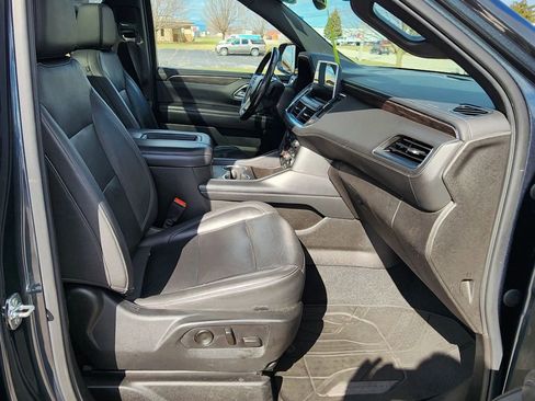 Used 2021 Chevrolet Suburban Z71 w/ Luxury Package image 19