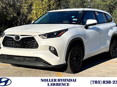 Used 2022 Toyota Highlander LE