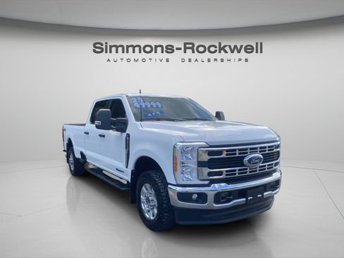 Used 2023 Ford F350 XLT w/ FX4 Off-Road Package AWD/4WD image 7