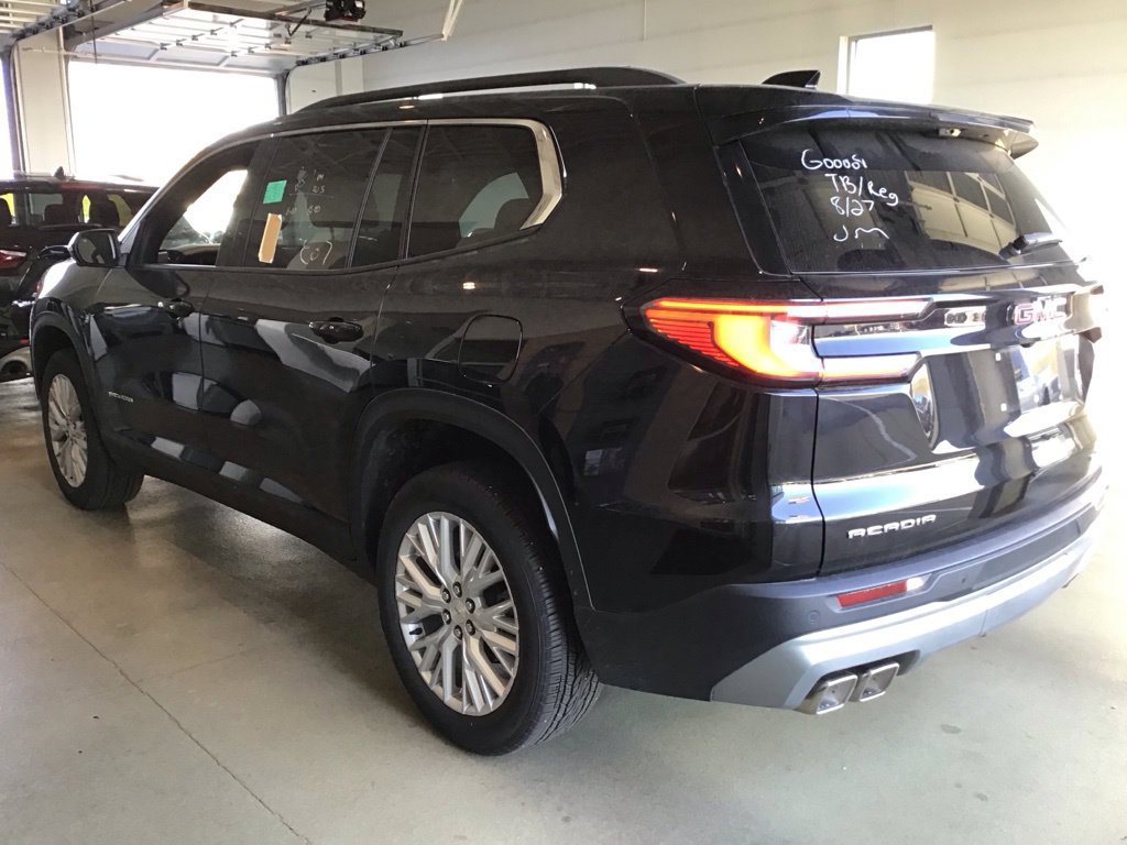 Used 2026 GMC Acadia Elevation w/ Elevation Premium Package FWD image 3
