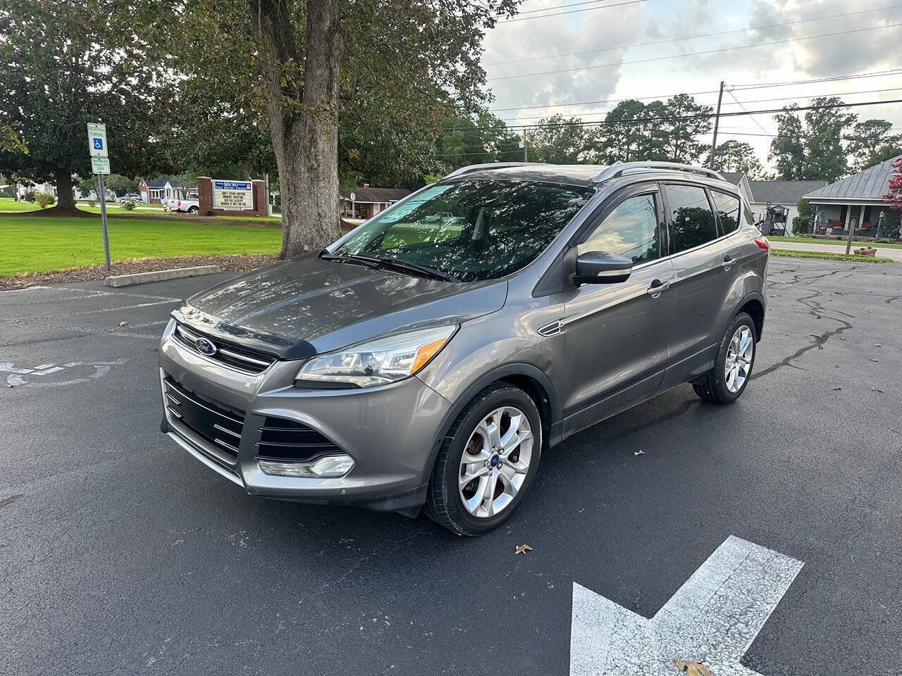 Used 2014 Ford Escape Titanium w/ Equipment Group 401A AWD/4WD image 2