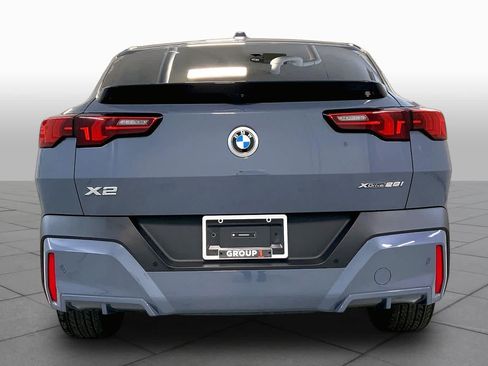 Used 2025 BMW X2 xDrive28i AWD/4WD image 4