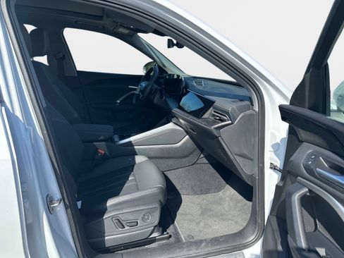 Used 2025 Audi Q5 Premium w/ Convenience Package image 7