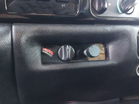 Used 2001 Ford Excursion XLT image 26