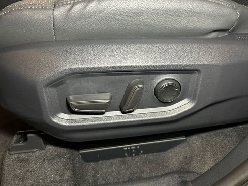 Used 2025 Toyota Tundra Limited image 21