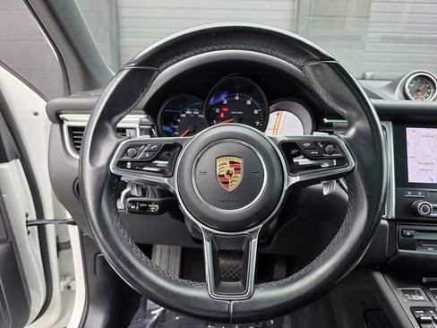 Used 2018 Porsche Macan image 34