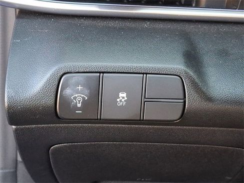 Used 2024 Hyundai Elantra SEL image 27