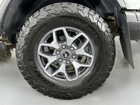 Used 2023 Ford Bronco Badlands image 29