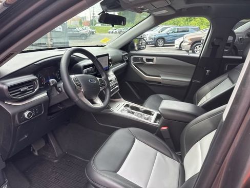 Used 2023 Ford Explorer XLT w/ Equipment Group 202A AWD/4WD image 12