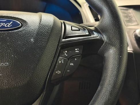 Used 2017 Ford Edge SE image 16