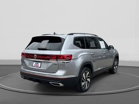 Used 2025 Volkswagen Atlas SE AWD/4WD image 5