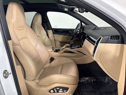 Certified 2021 Porsche Cayenne E-Hybrid AWD/4WD image 23