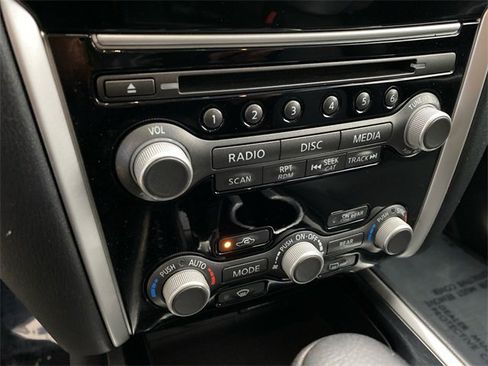 Used 2020 Nissan Pathfinder SV image 23