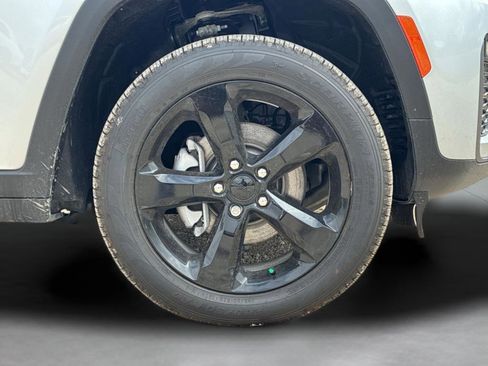 New 2026 Jeep Grand Cherokee Limited w/ Limited Altitude Package AWD/4WD image 38