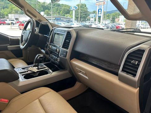 Used 2018 Ford F150 Lariat w/ Equipment Group 502A Luxury AWD/4WD image 18