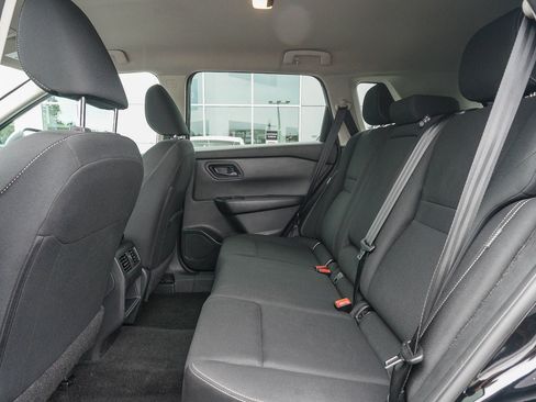 Used 2024 Nissan Rogue S FWD image 19