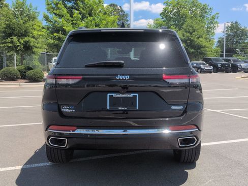 Used 2023 Jeep Grand Cherokee Overland AWD/4WD image 5