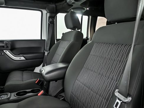 Used 2012 Jeep Wrangler Unlimited Sahara w/ Connectivity Group AWD/4WD image 16