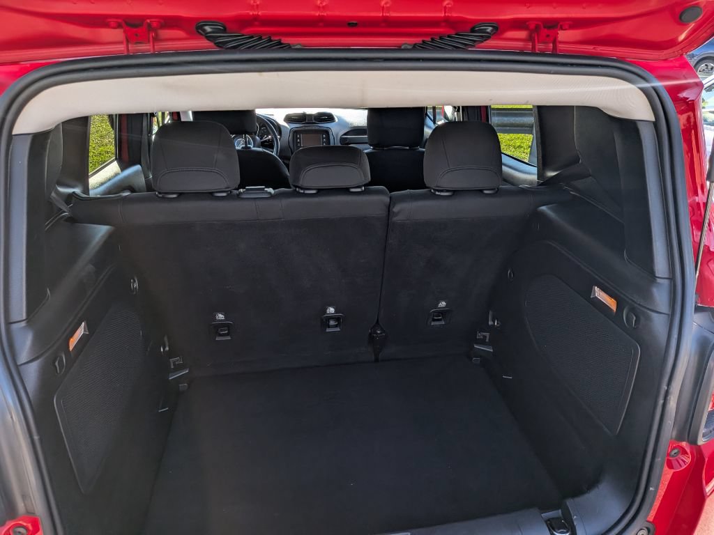 Used 2015 Jeep Renegade Latitude w/ Cold Weather Group FWD image 13