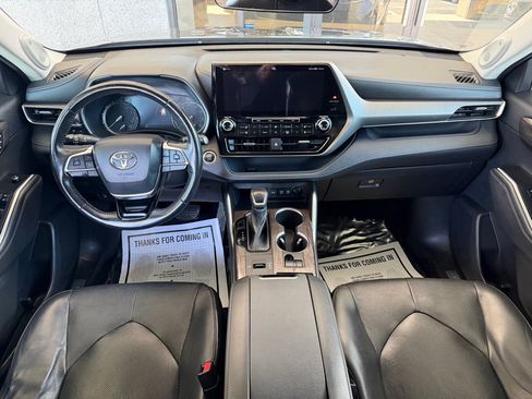 Used 2021 Toyota Highlander Limited FWD image 26