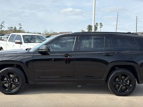 Used 2023 Jeep Grand Cherokee L Limited w/ Black Appearance Package image 2