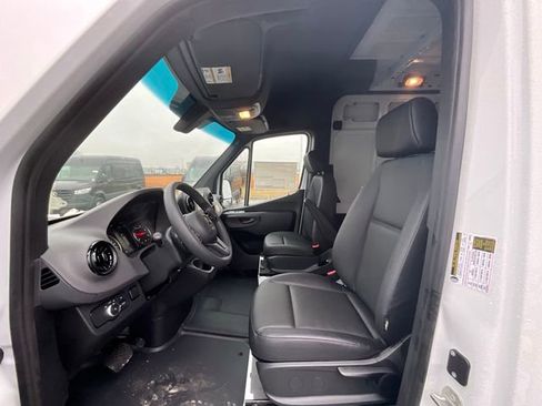 New 2024 Mercedes-Benz Sprinter 2500 w/ Acoustic Package image 17
