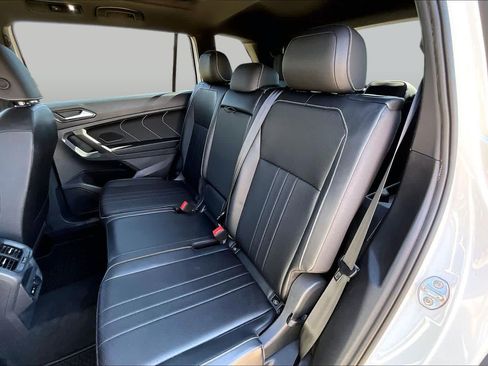 Used 2022 Volkswagen Tiguan SE R-Line FWD image 18