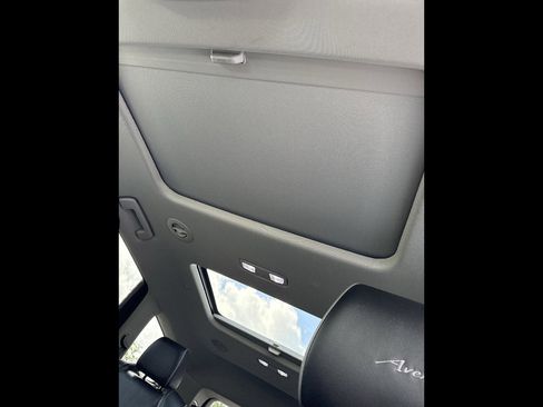 Used 2019 Buick Enclave Avenir w/ Avenir Technology Package AWD/4WD image 14