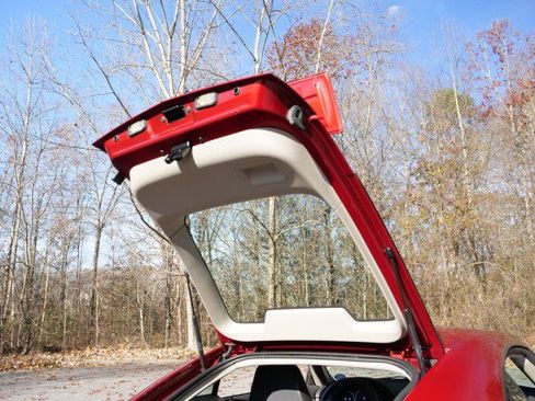 Used 2006 Chrysler Crossfire Limited image 25