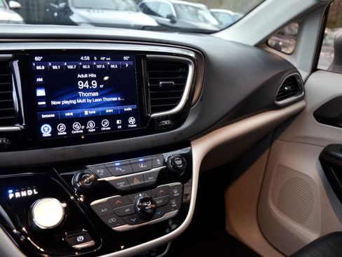 Used 2017 Chrysler Pacifica Touring-L Plus w/ Advanced Safetytec Group image 14