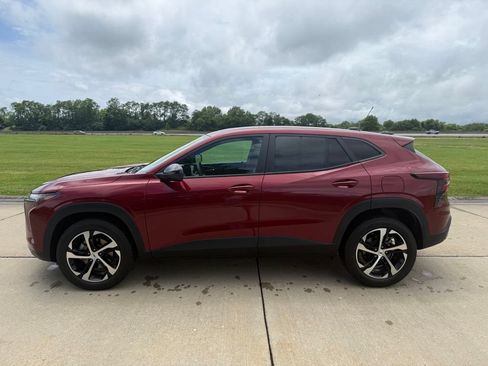 Used 2024 Chevrolet Trax RS w/ Driver Confidence Package FWD image 8