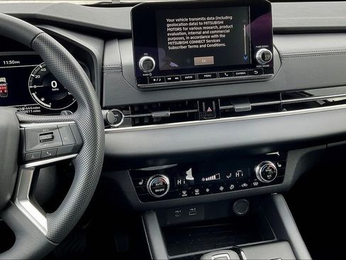 New 2025 Mitsubishi Outlander ES image 7