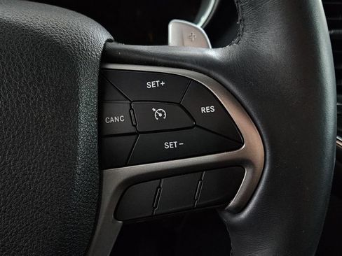 Used 2017 Jeep Grand Cherokee Altitude AWD/4WD image 12