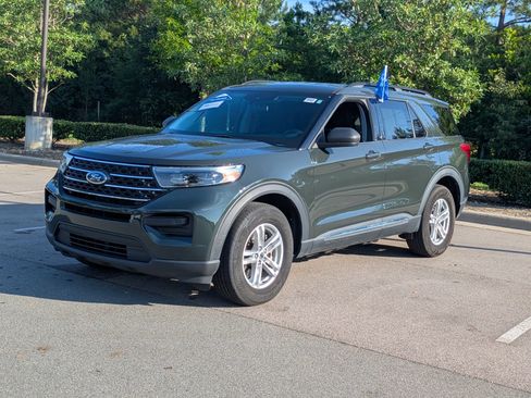 Used 2022 Ford Explorer XLT AWD/4WD image 8