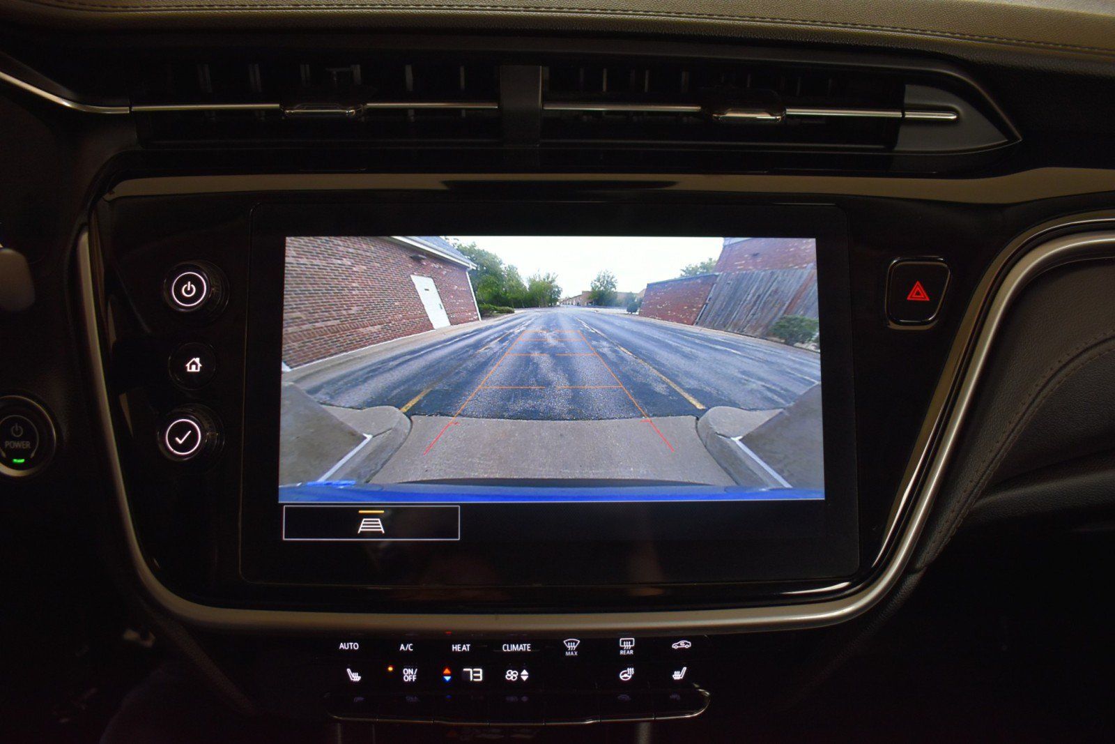 Used 2022 Chevrolet Bolt EUV LT w/ Comfort Package FWD image 18