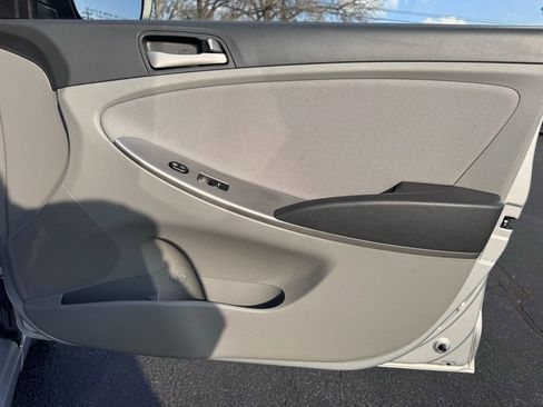 Used 2015 Hyundai Accent GLS image 19