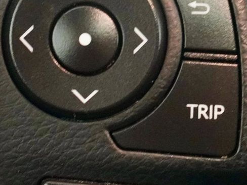 Used 2017 Toyota RAV4 SE image 27