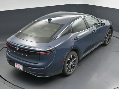 Certified 2025 Toyota Crown XLE image 35