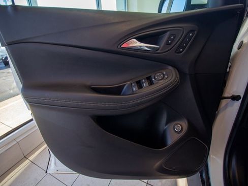 Used 2021 Buick Encore GX Essence image 8