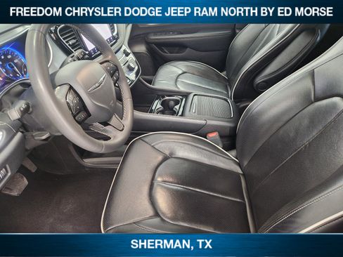 Used 2025 Chrysler Pacifica Limited FWD image 8