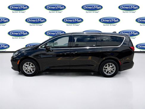 Used 2025 Chrysler Pacifica Select FWD image 4