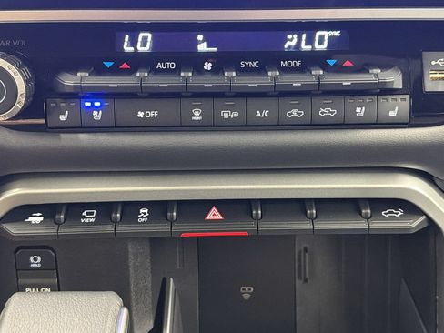 Used 2025 Toyota Tundra Platinum AWD/4WD image 24