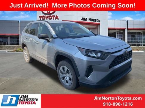 Used 2021 Toyota RAV4 LE AWD/4WD image 1