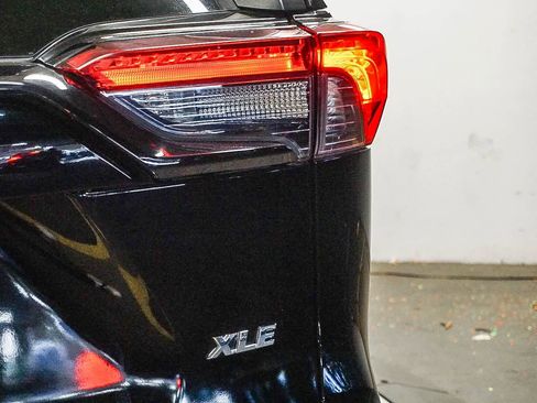 Used 2020 Toyota RAV4 XLE image 11