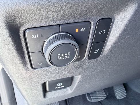 Used 2025 Ford Expedition Active image 15