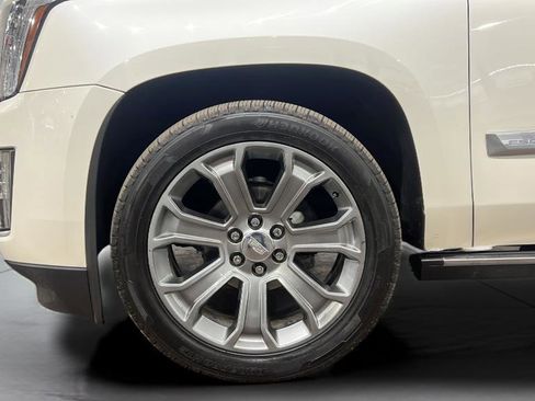 Used 2015 Cadillac Escalade Premium image 36