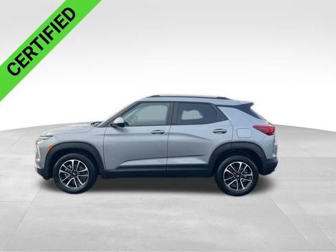Used 2025 Chevrolet TrailBlazer LT w/ Convenience Package image 3